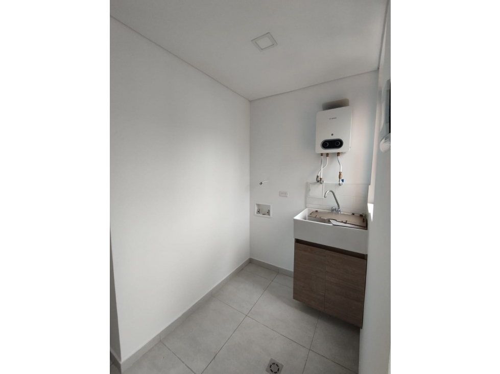 SE RENTA HERMOSO APARTAMENTO EN LOS ALPES — foto 3
