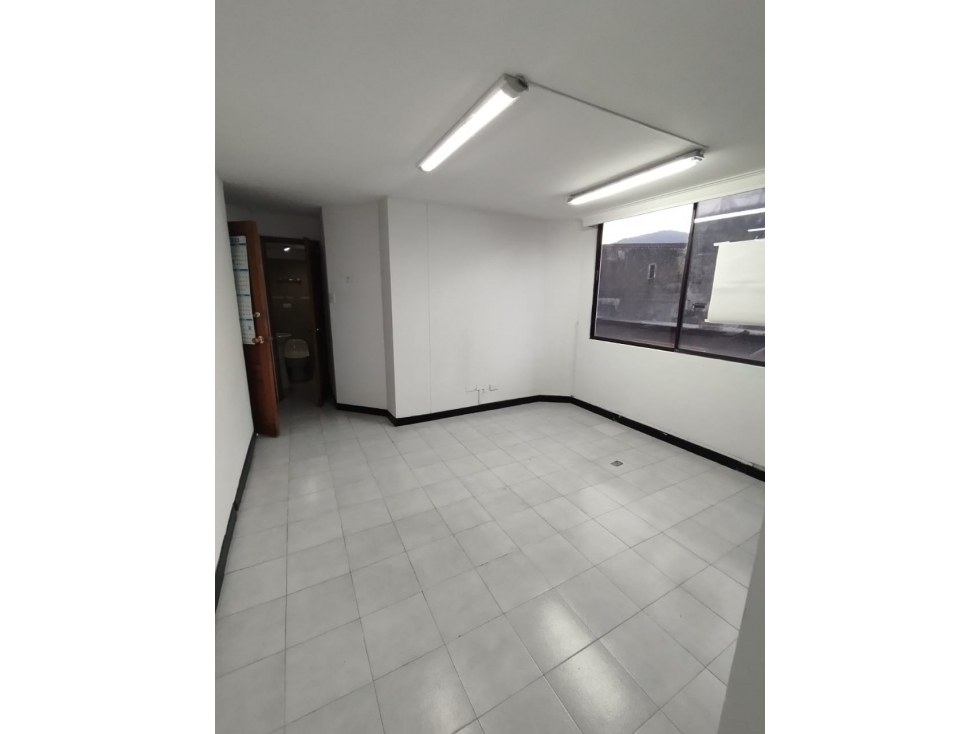 SE RENTA OFICINA EN PEREIRA CON EXELENTE UBICACION - 2