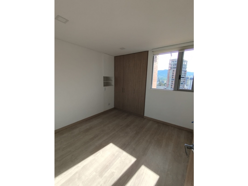 SE RENTA HERMOSO APARTAMENTO EN LOS ALPES — foto 5