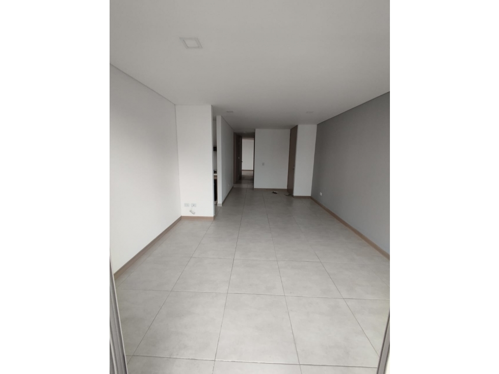 SE RENTA HERMOSO APARTAMENTO EN LOS ALPES — foto 4