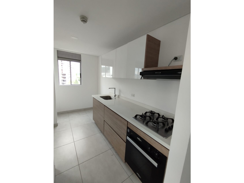 SE RENTA HERMOSO APARTAMENTO EN LOS ALPES — foto 5