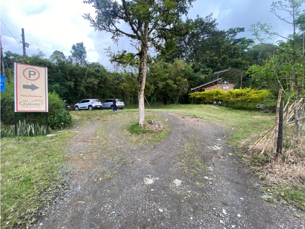 EN VENTA Y RENTA LOCAL COMERCIAL CON PARQUEADEROS VIA LA FLORIDA - 3