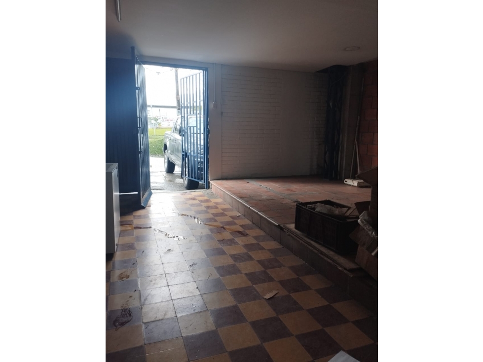 SE RENTA EXCELENTE BODEGA COMERCIAL EN DOSQUEBRADAS - 4
