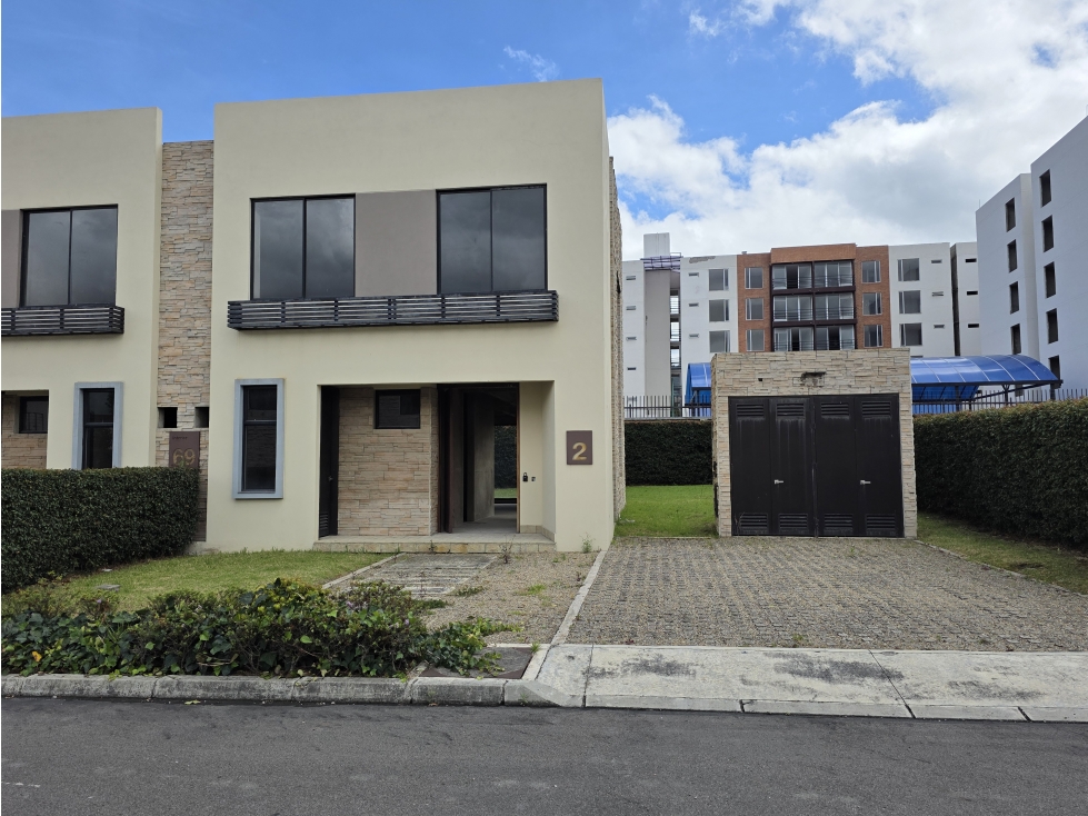 VENDO CASA No.2 INT.69 CR VERDE VIVO PH CAJICA