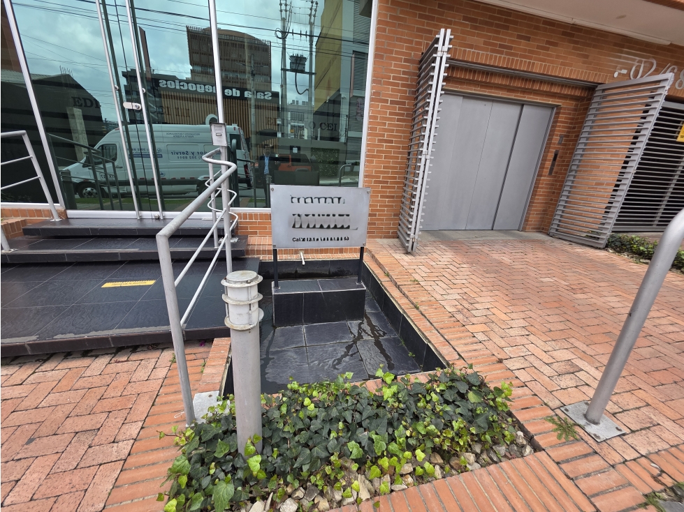 VENDO OFICINA BOGOTÁ NORTE - ESTRATEGICA Y LISTA PARA OPERAR — foto 2