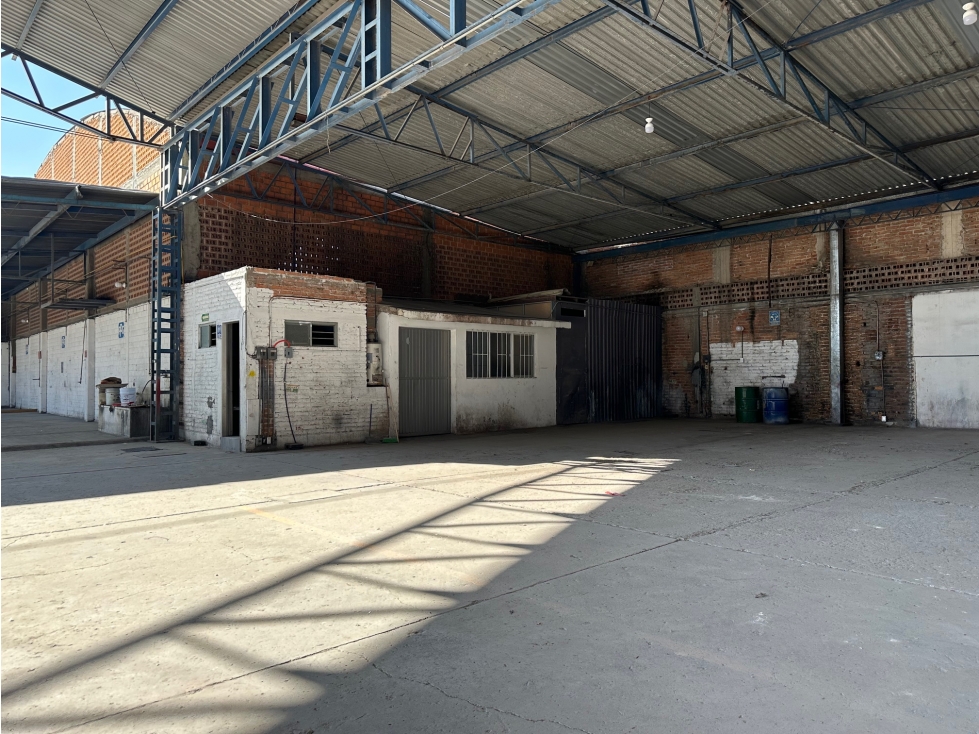 BODEGA CON PATIO DE MANIOBRAS EN RENTA CERCA CENTRAL CAMIONERA - 4