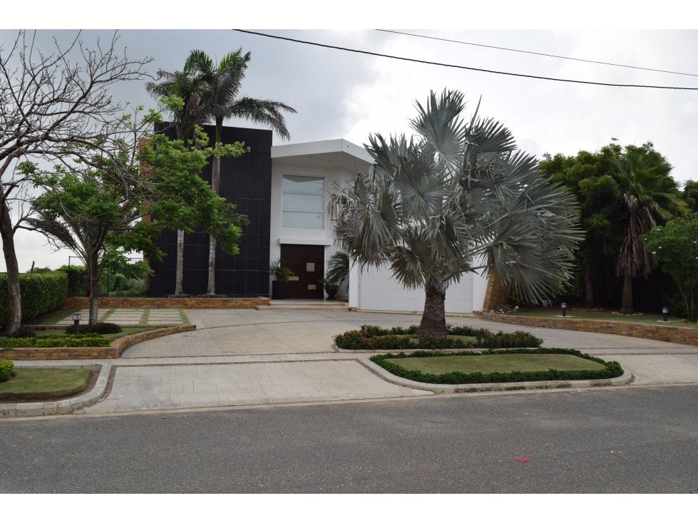 SE VENDE CASA LINDA EN LAGOS DEL CAUJARAL