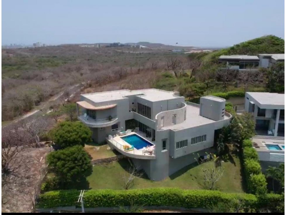 VENTA DE ESPECTACULAR CASA EN LAGO CAUJARAL