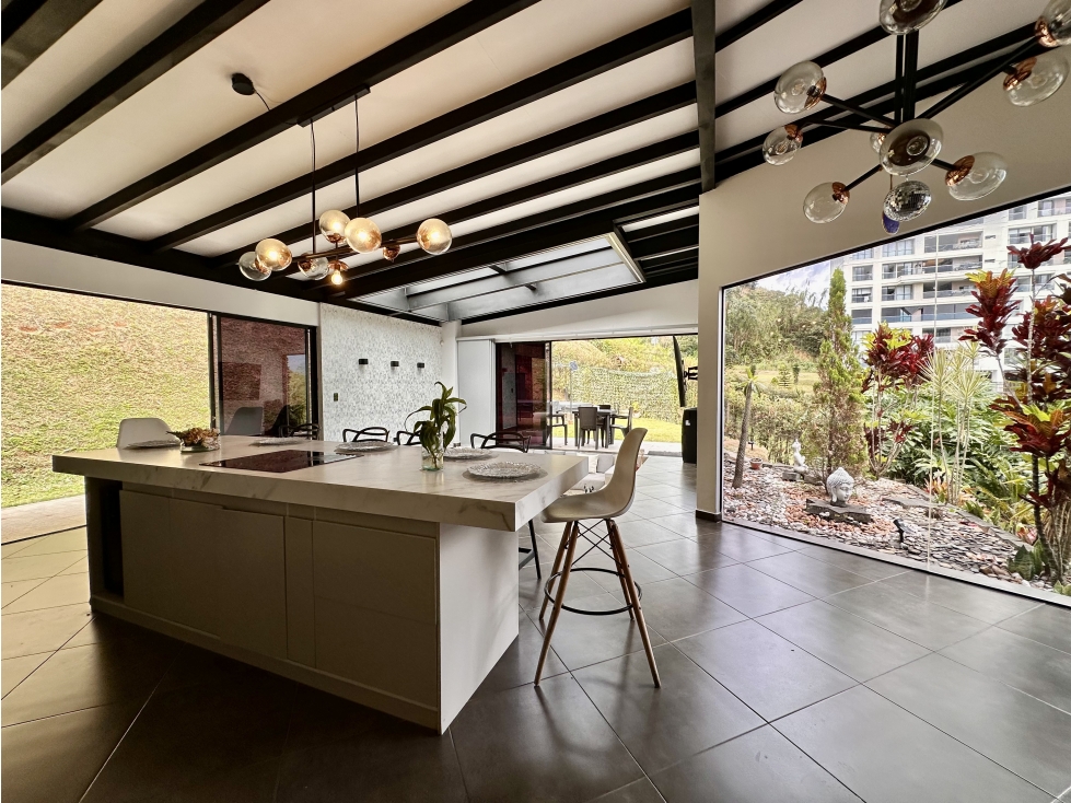 Casa Campestre en venta en Sabaneta - Sector Lomitas - Antioquia — foto 2