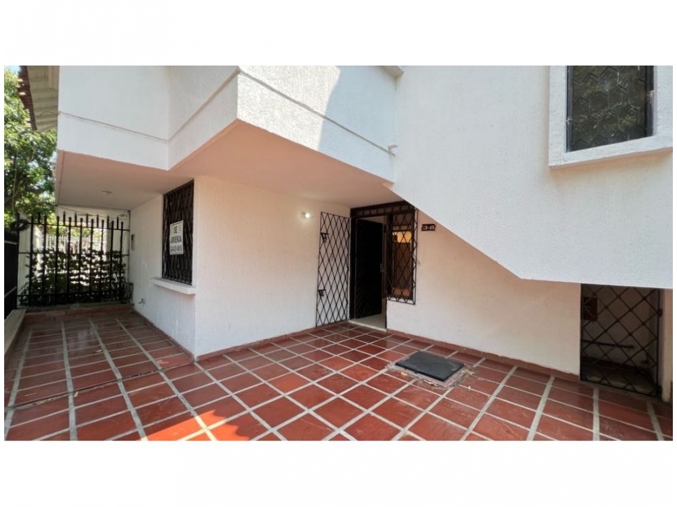 Casa de 2 pisos en zona residencial Polideportivo, Santa Marta M-13