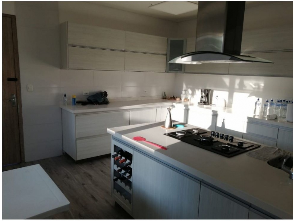 Venta de amplia casa en el Jardín Santa Marta -NG