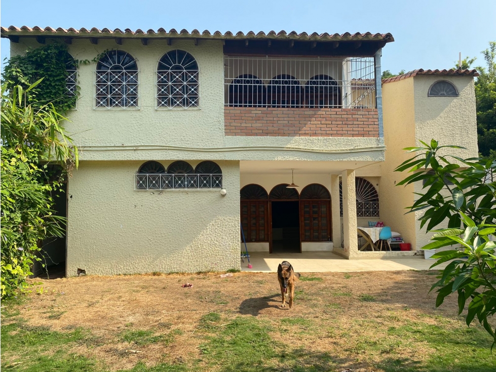 Gran oportunidad Casa de 480 m² -barrio el Jardín G-37