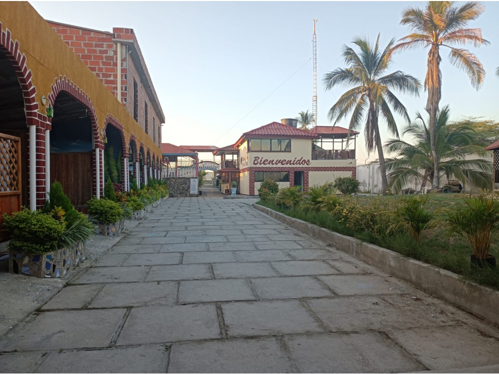 Oportunidad: hostal con 2 piscinas y 26 hab. en venta G-33 — foto 4