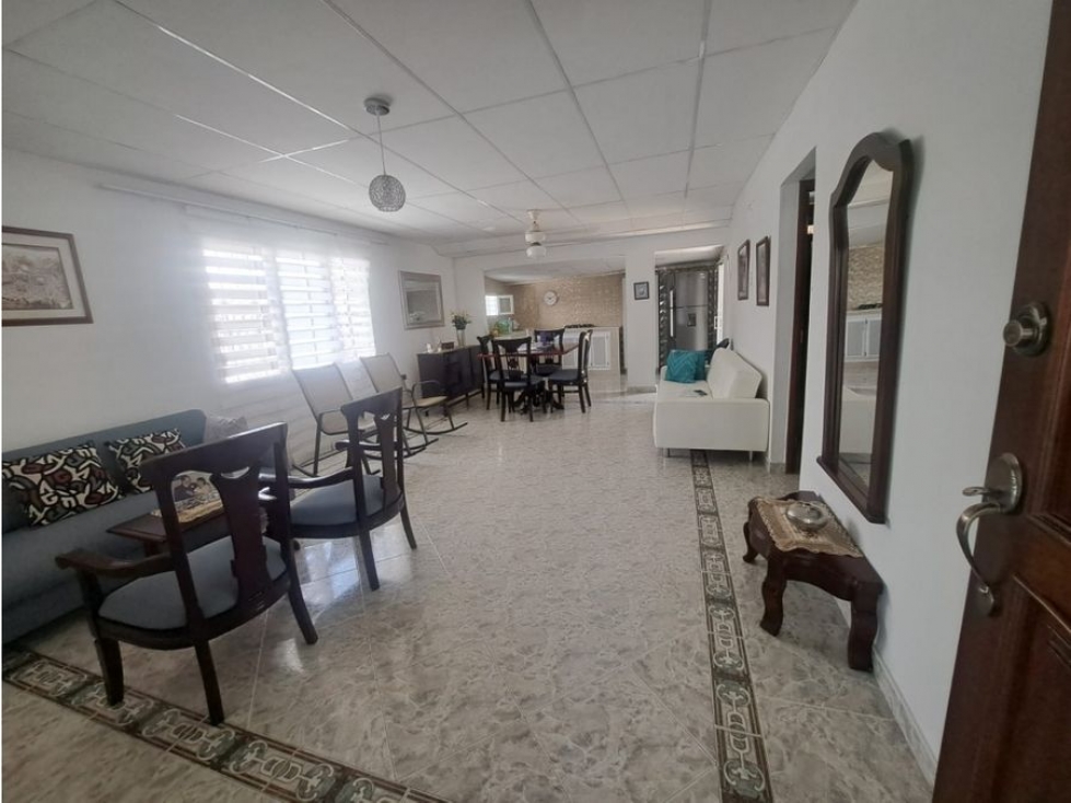 Acogedora casa familiar en VENTA, Almendros.