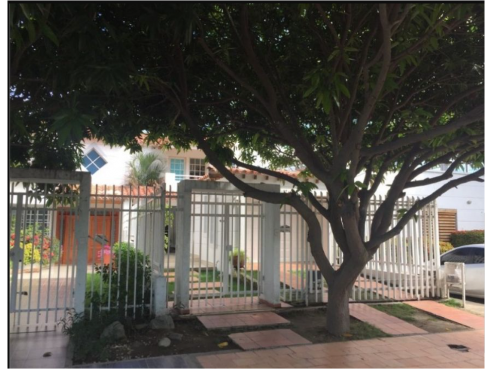 Casa de 2 Pisos Cerca del Mar en Santa Marta E-15
