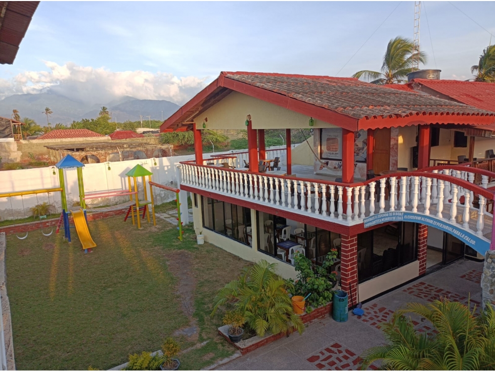 Oportunidad: hostal con 2 piscinas y 26 hab. en venta G-33 — foto 2