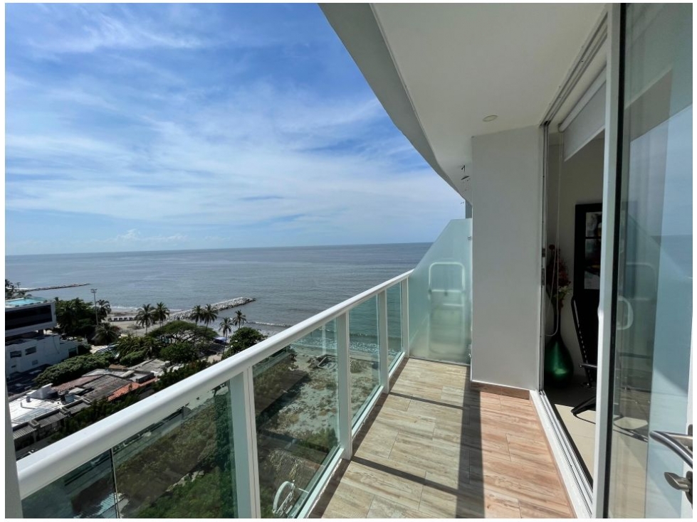 Venta de apartamento en edificio frente al mar Playa Salguero