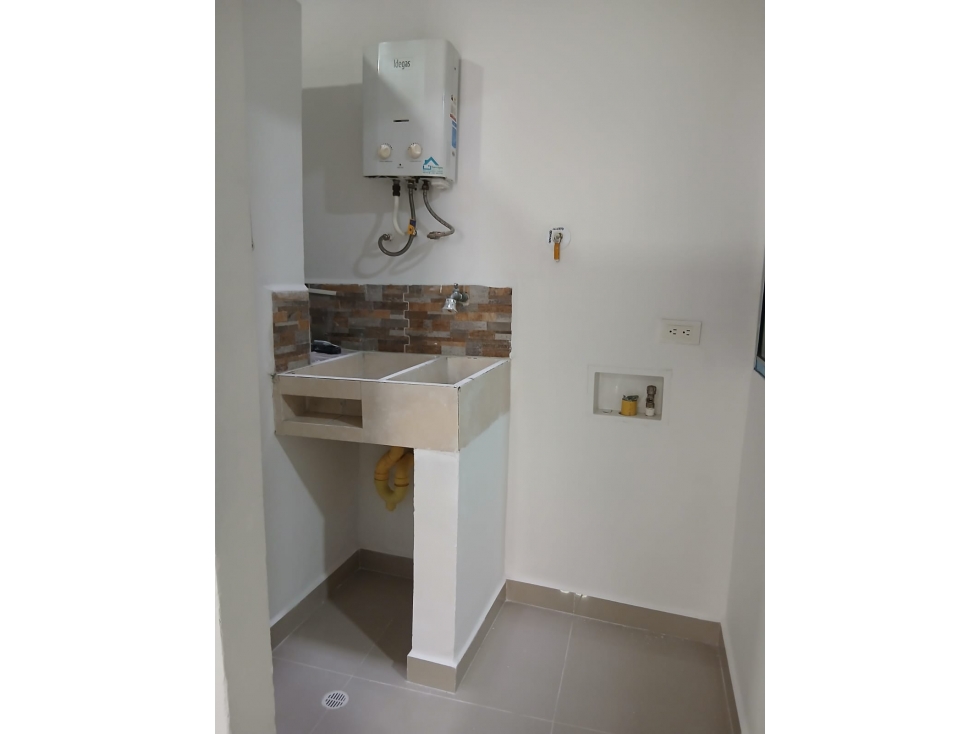 Arriendo Casa Local Sabaneta Sector Restrepo Naranjo - 6