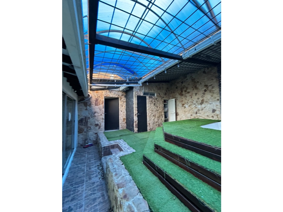 CASA EN VENTA EN EL BOSQUE NORTE DE CALI | USO MIXTO | 250 M2 - 1
