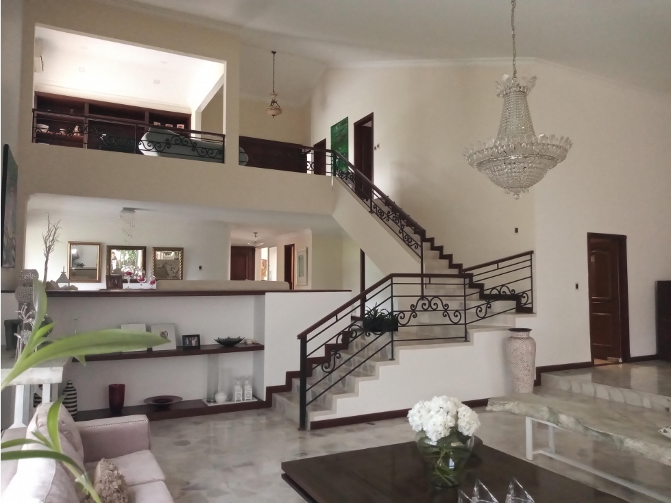 Residencia Exclusiva en Cali | 900 m² | Jardín y Amplias Zonas Social — foto 2