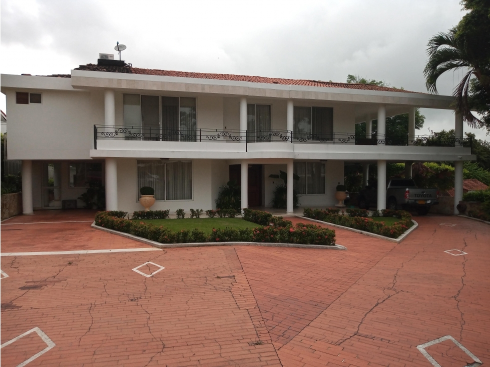 Residencia Exclusiva en Cali | 900 m² | Jardín y Amplias Zonas Social