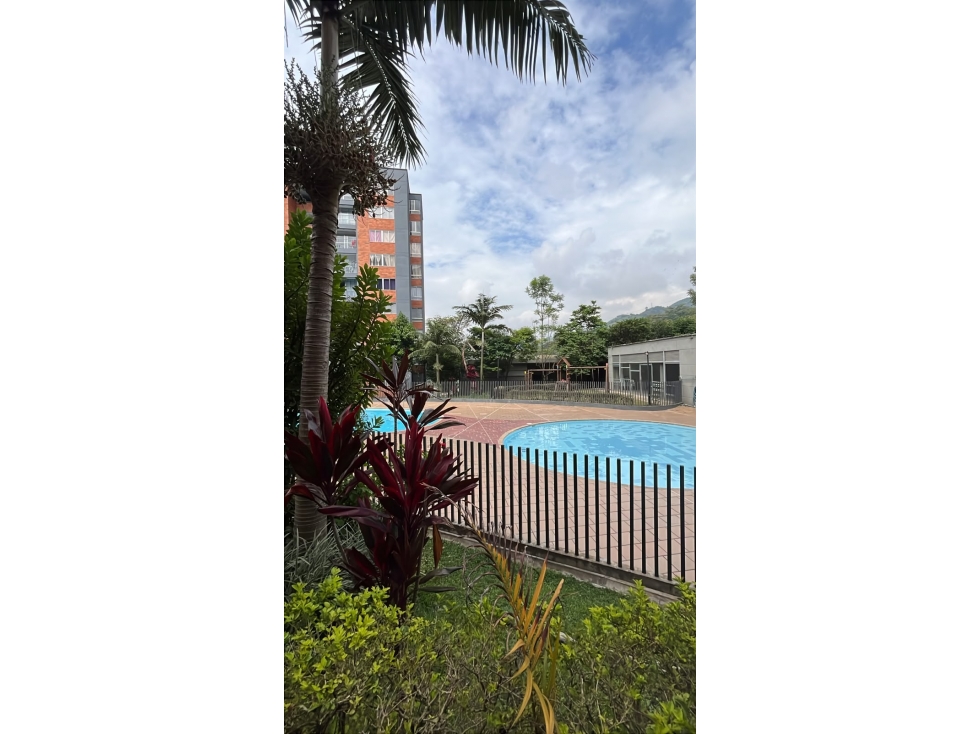 PREDIAL ANUAL $560MIL MODERNO con balcón y parqueadero!