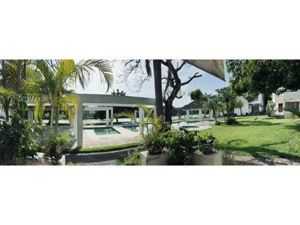 Casa en Venta Frente Al Río con Jardín y Alberca en Fraccionamiento - 1
