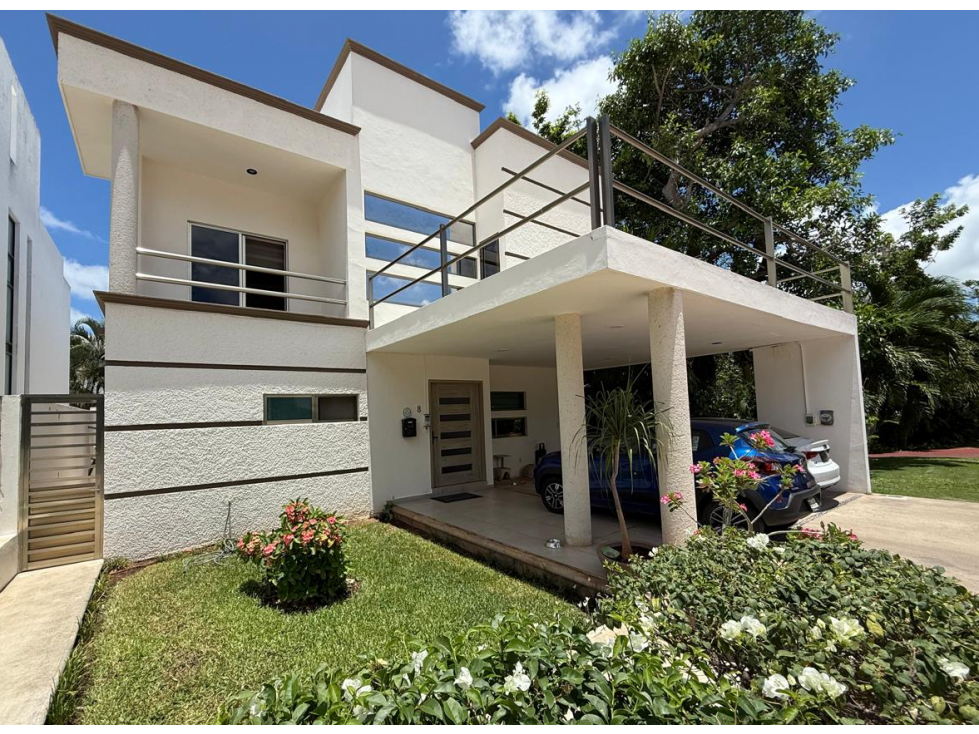 Casa con Alberca en Venta en Residencial Cumbres