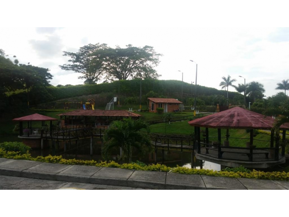 VENDO LOTE CAMPESTRE TOTALMENTE PLANO, CERRITOS PERIERA