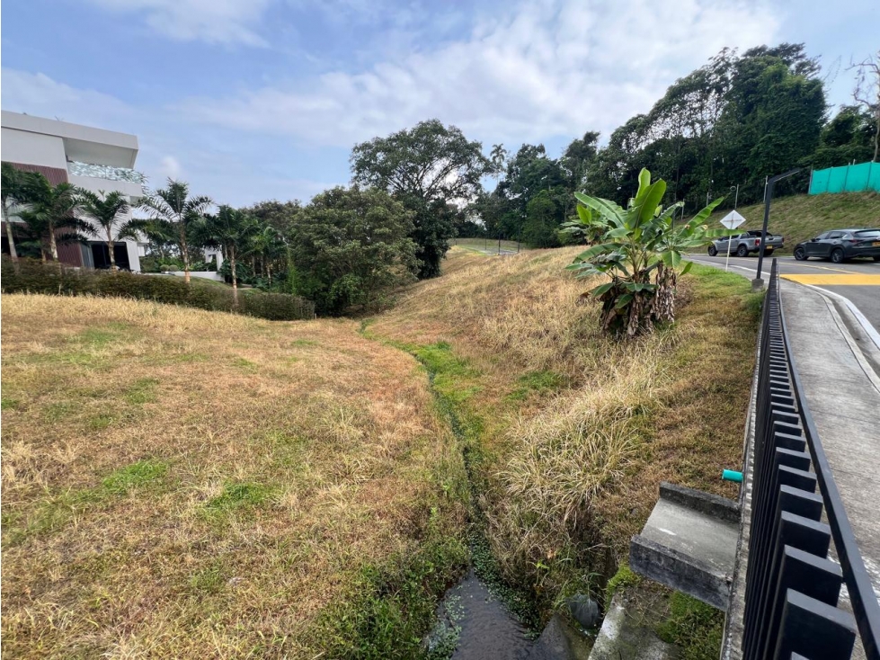 VENDO LOTE CAMPESTRE EN EL CONDOMINIO MALABAR, CERRITOS. - 1