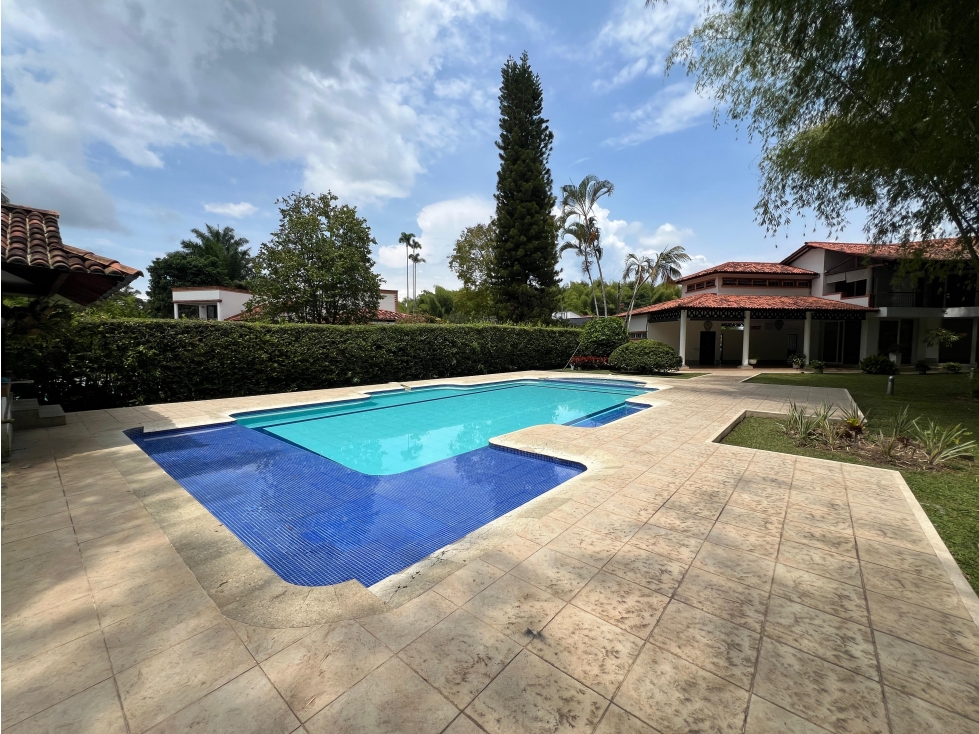 VENDO CASA CAMPESTRE EN CONDOMINIO EN CERRITOS PEREIRA.