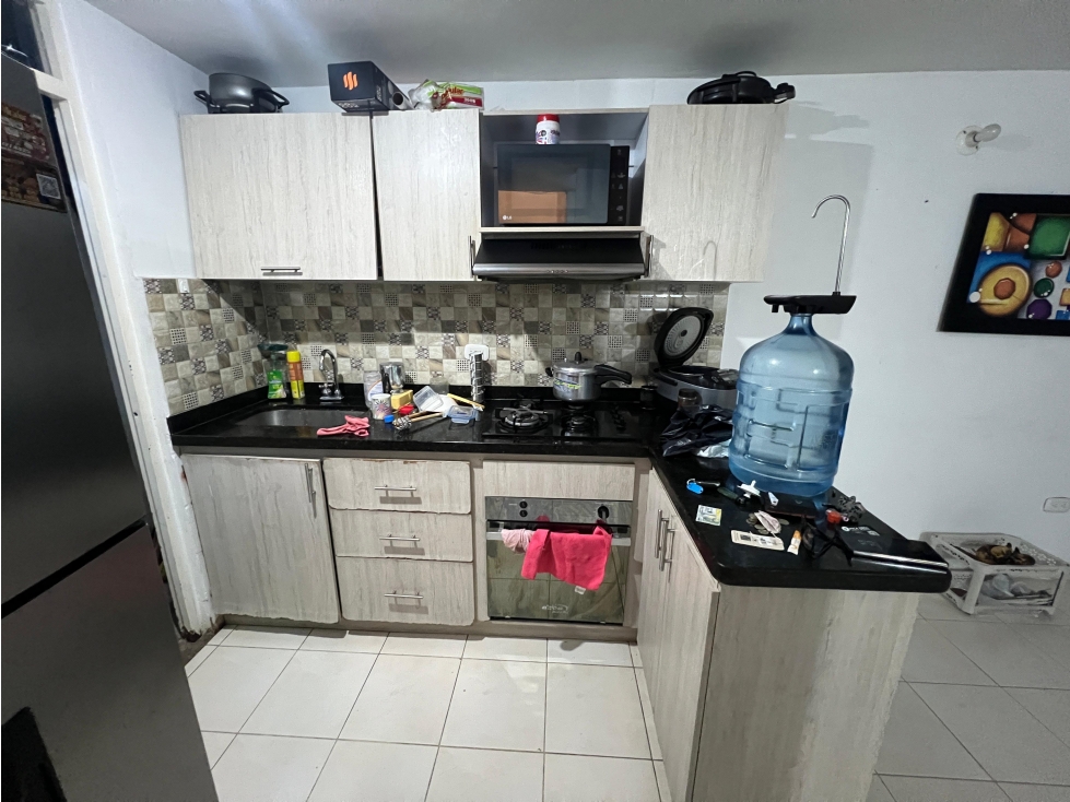 VENDO CASA DE 2 PISOS EN EL MIRADOR DE LLANO GRANDE