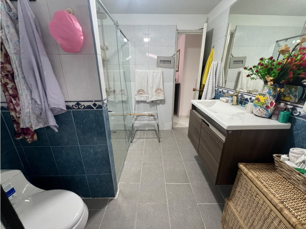 VENDO CASA DE 2 NIVELS SOBRE LA AV 30 DE AGOSTO, PEREIRA