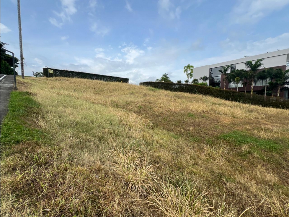VENDO LOTE CAMPESTRE EN EL CONDOMINIO MALABAR, CERRITOS. - 2