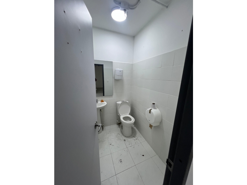 SE RENTA LOCAL COMERCIAL EN DOSQUEBRADAS, POR LA ROSA - 2