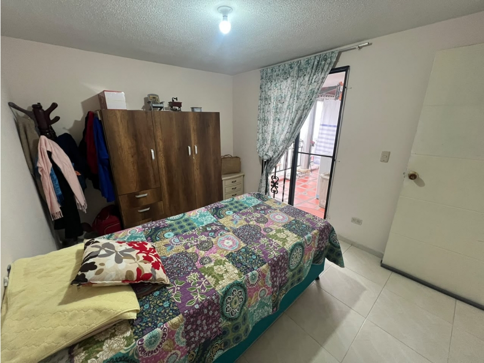 VENDO CASA DE 2 NIVELS SOBRE LA AV 30 DE AGOSTO, PEREIRA — foto 2