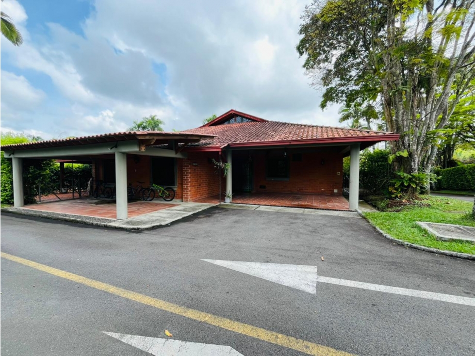 VENDO CASA CAMPESTRE EN CERRITOS, SECTOR EL TIGRE, PEREIRA