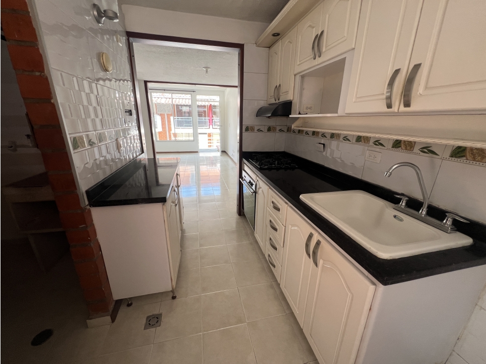 VENDO CASA URBANA EN LA VILLA PEREIRA, DE 3 NIVELES — foto 3