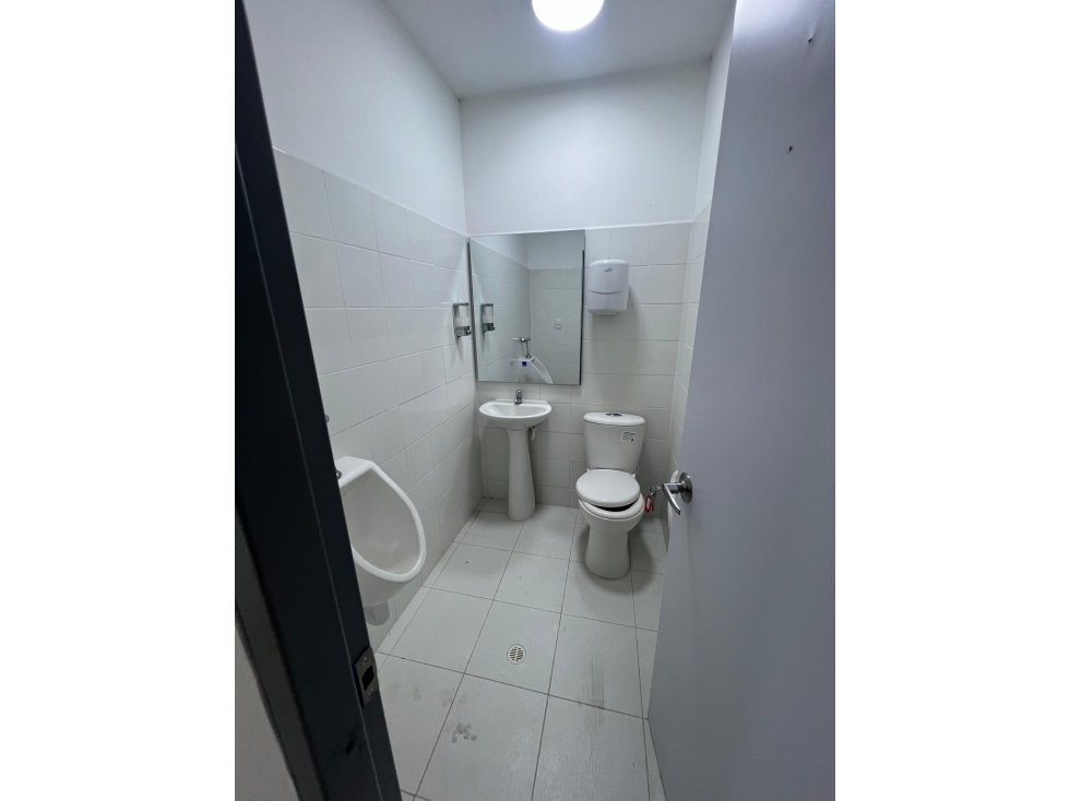 SE RENTA LOCAL COMERCIAL EN DOSQUEBRADAS, POR LA ROSA - 3