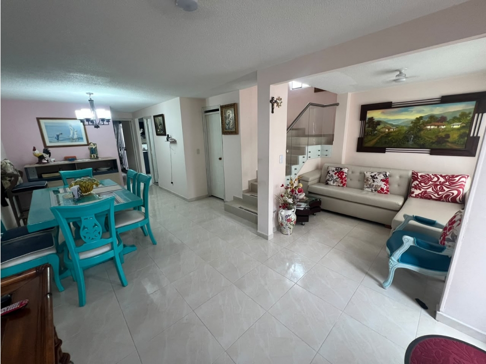 VENDO CASA DE 2 NIVELS SOBRE LA AV 30 DE AGOSTO, PEREIRA — foto 2