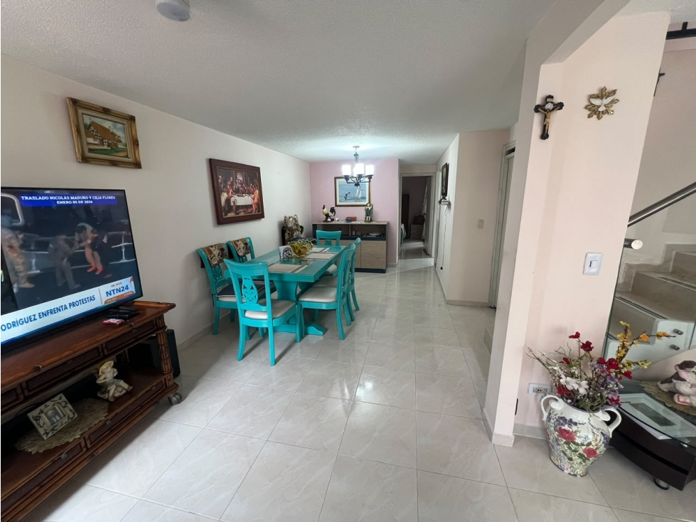 VENDO CASA DE 2 NIVELS SOBRE LA AV 30 DE AGOSTO, PEREIRA — foto 4