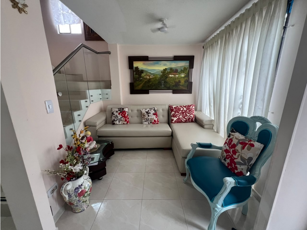 VENDO CASA DE 2 NIVELS SOBRE LA AV 30 DE AGOSTO, PEREIRA — foto 5