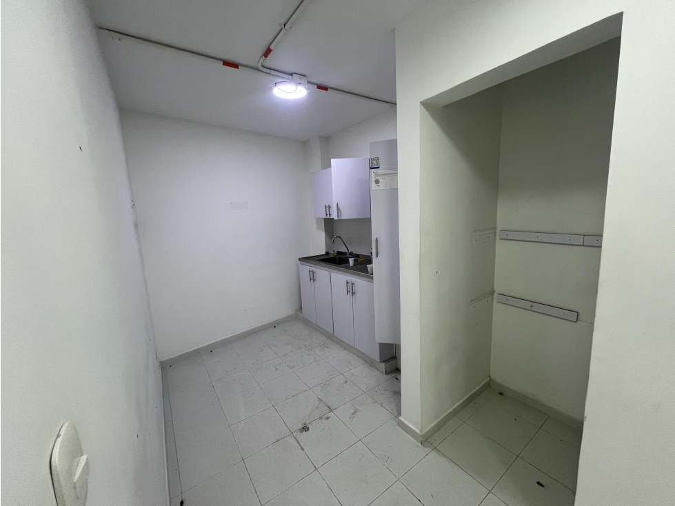 SE RENTA LOCAL COMERCIAL EN DOSQUEBRADAS, POR LA ROSA - 6