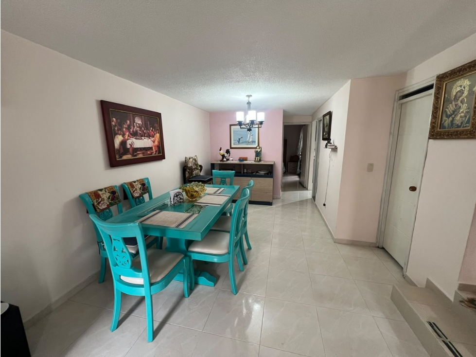 VENDO CASA DE 2 NIVELS SOBRE LA AV 30 DE AGOSTO, PEREIRA