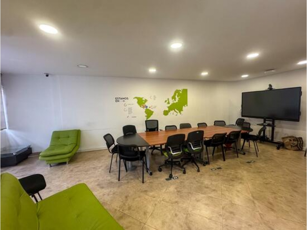 Oficina Remodelada con Arquitectura Clásica en Teusaquillo — foto 4
