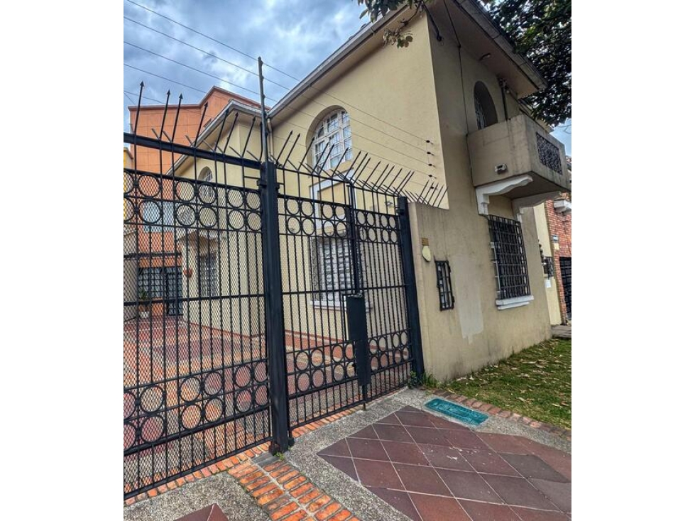 Oficina Remodelada con Arquitectura Clásica en Teusaquillo — foto 3
