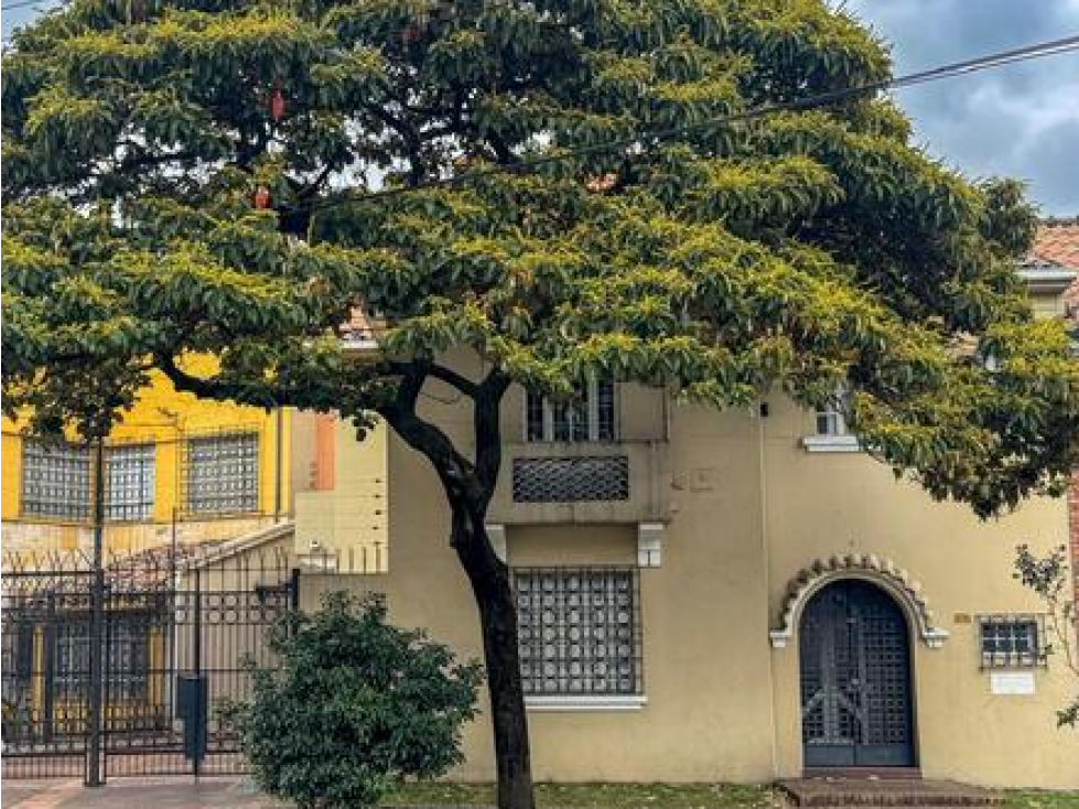 Oficina Remodelada con Arquitectura Clásica en Teusaquillo — foto 2
