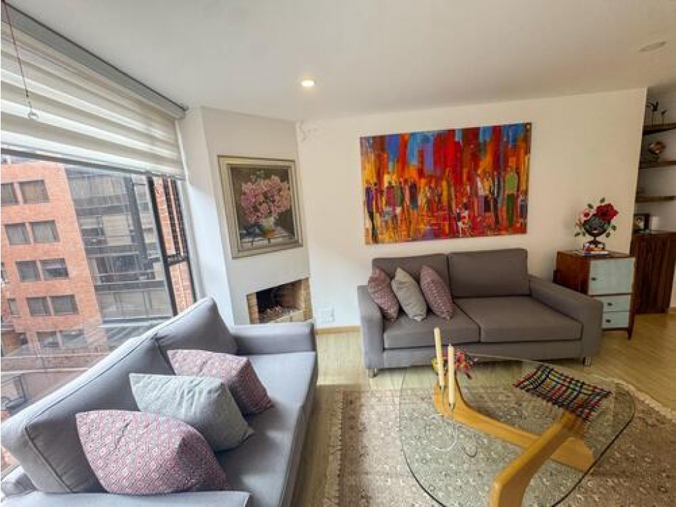 Vendo hermoso apartamento, remodelado, excelente iluminación.