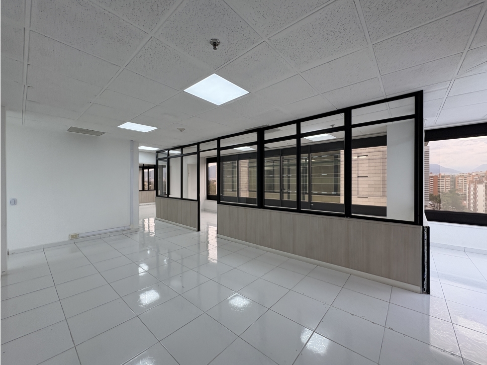 Arriendo Oficina exterior con vista Edificio World Business Port