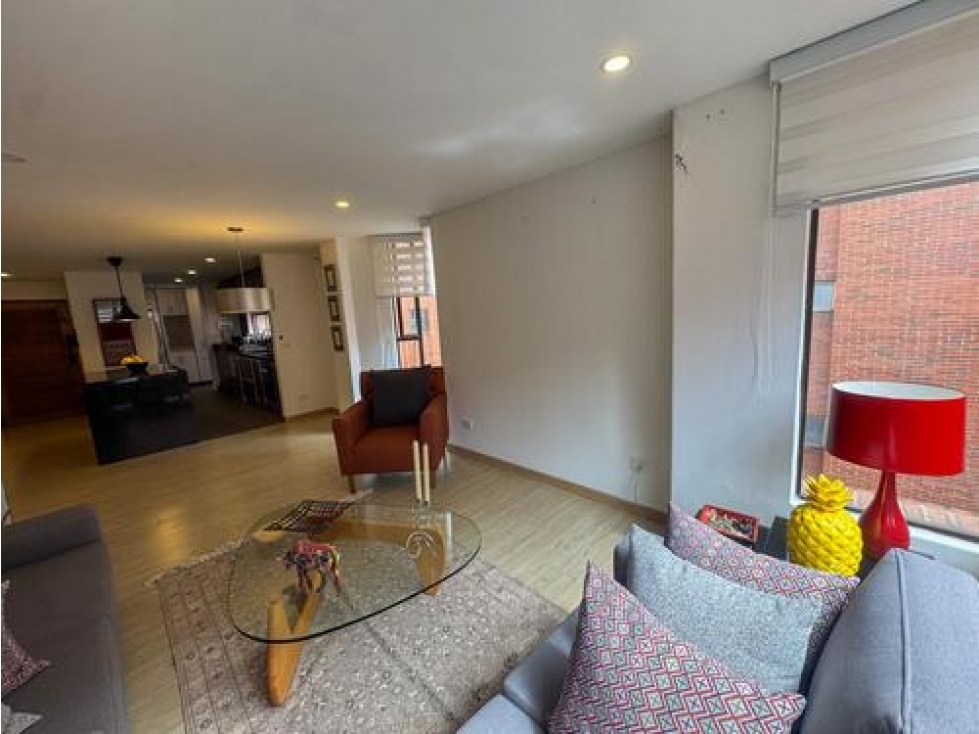 Vendo hermoso apartamento, remodelado, excelente iluminación. — foto 3